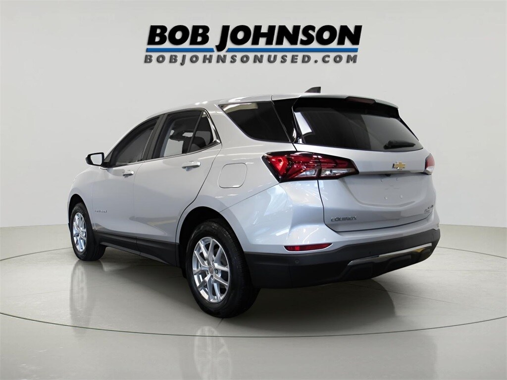 2022 Chevrolet Equinox LT photo 2