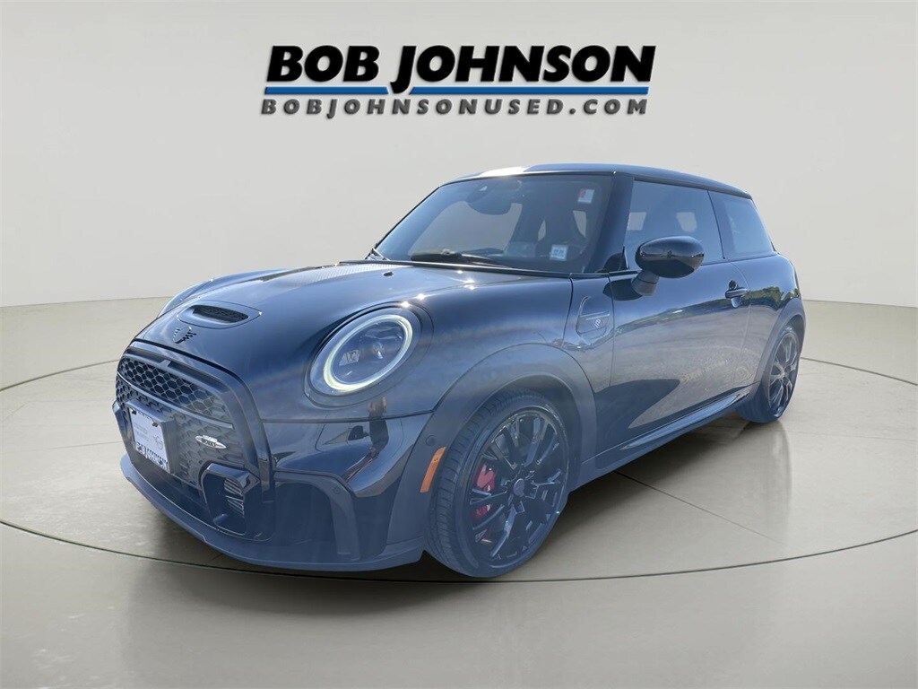 2024 Mini Cooper 2 Door Hardtop photo 2