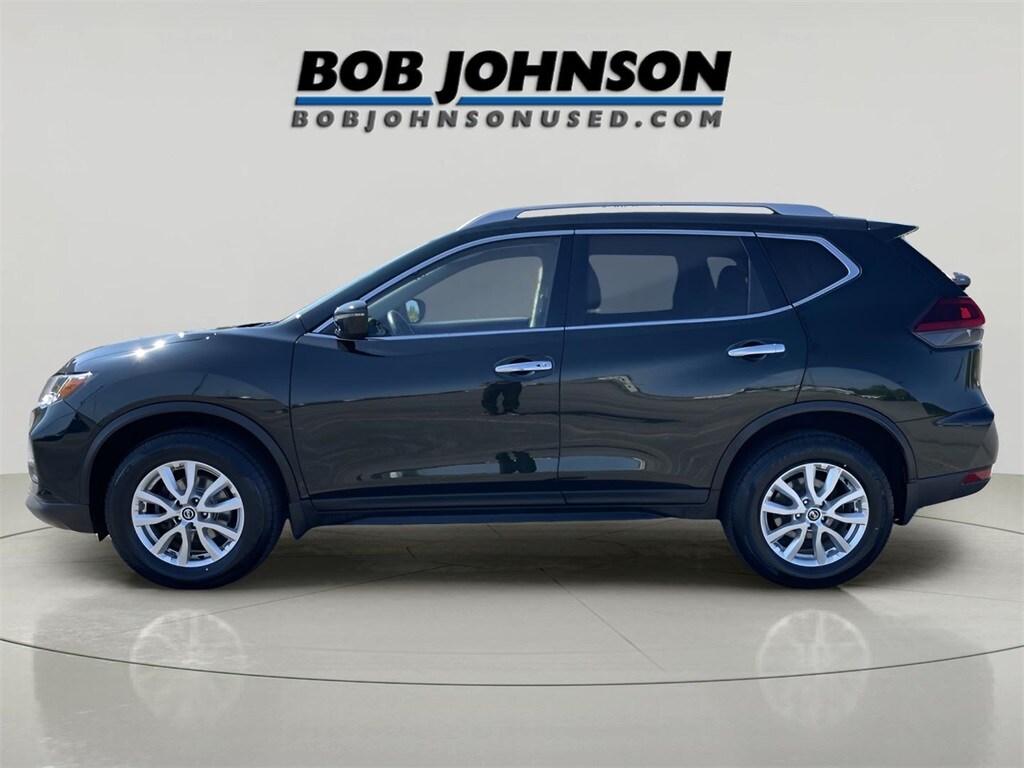 2019 Nissan Rogue SV photo 2