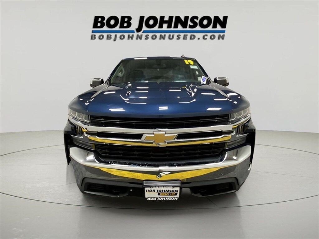 2019 Chevrolet Silverado 1500 LT photo 2