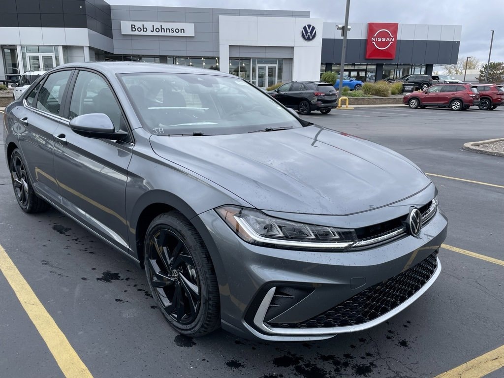 New 2025 Volkswagen Jetta SE SE Auto