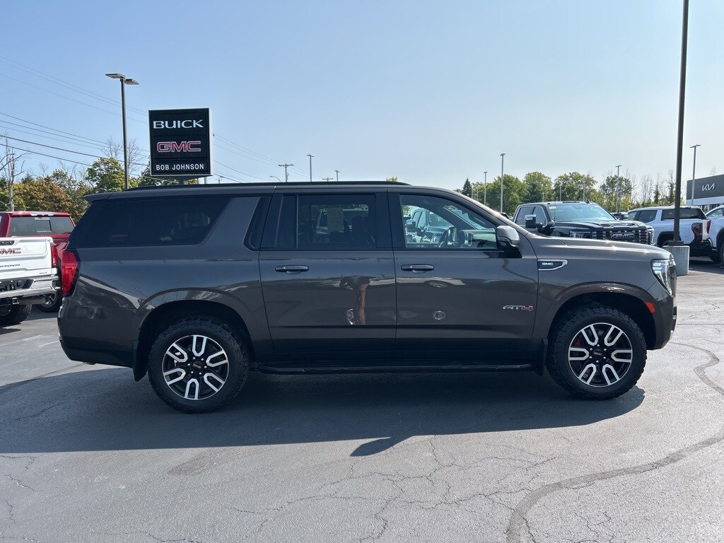 2021 Gmc Yukon XL AT4 photo 2