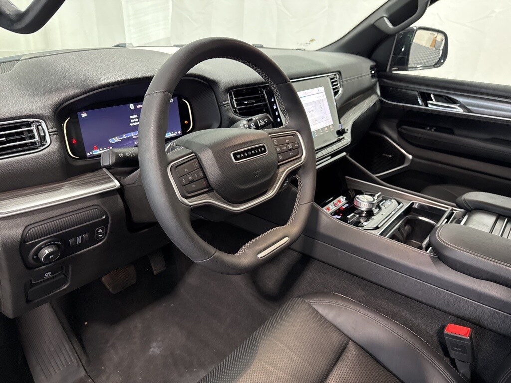 2023 Jeep Wagoneer L Series III photo 2