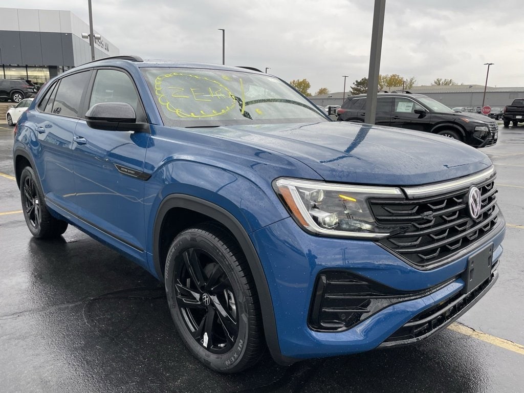 New 2025 Volkswagen Atlas Cross Sport 2.0T SEL R-Line Black 2.0T SEL R-Line Black 4MOTION
