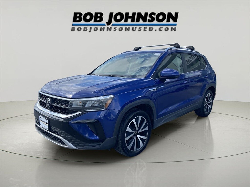 2022 Volkswagen Taos SE photo 3
