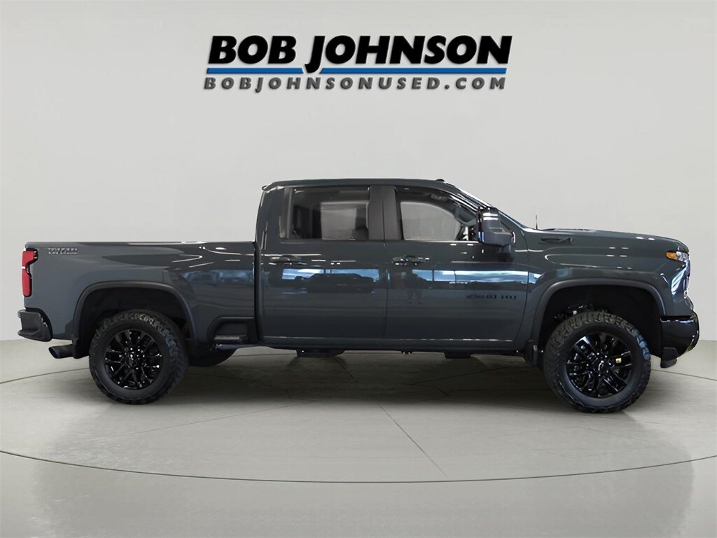 2025 Chevrolet Silverado 2500HD LT photo 2