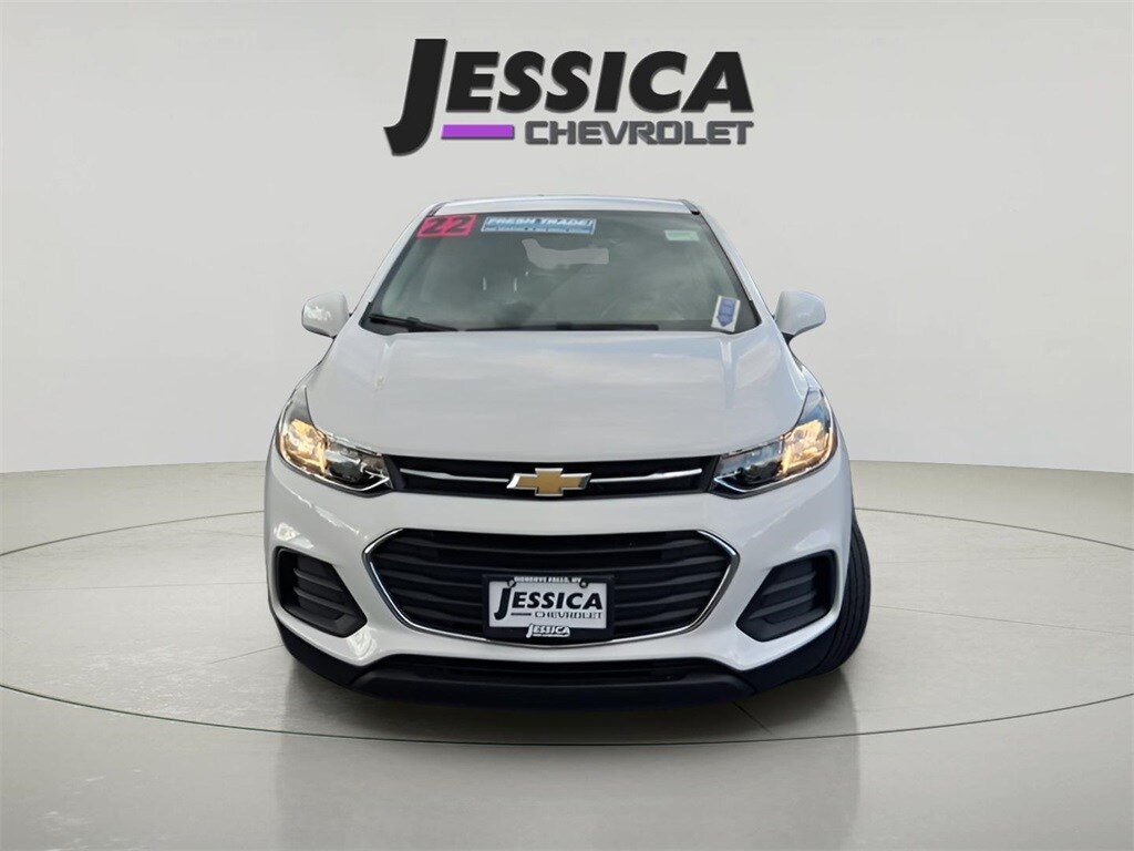 2022 Chevrolet Trax LS photo 2