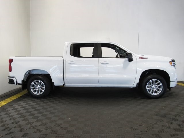 2022 Chevrolet Silverado 1500 RST photo 3