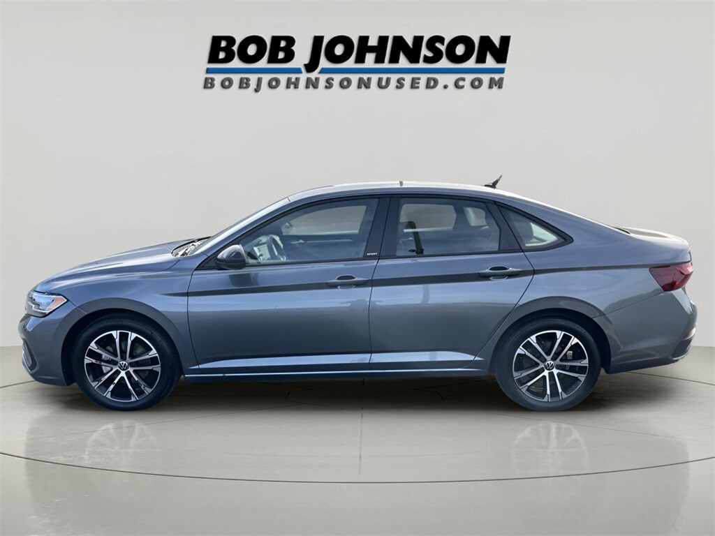 2024 Volkswagen Jetta 1.5T Sport photo 3
