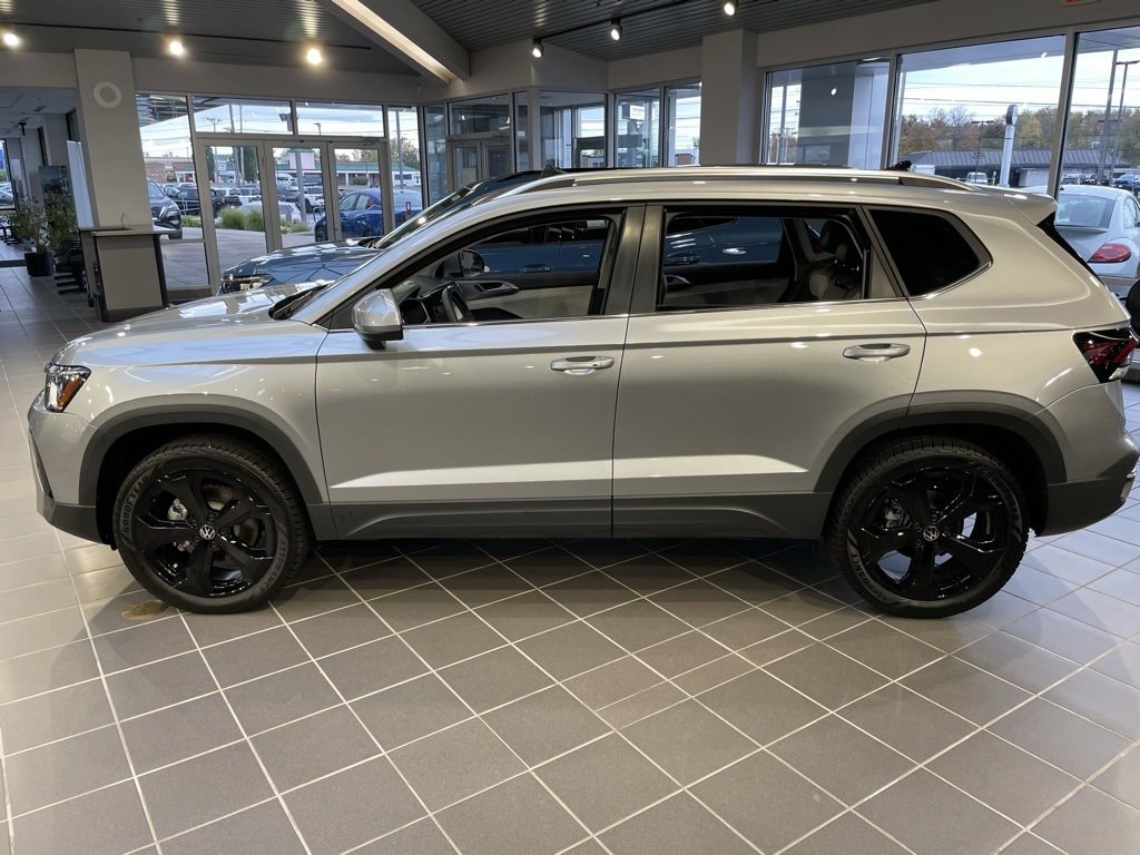 New 2025 Volkswagen Taos SEL SEL 4MOTION
