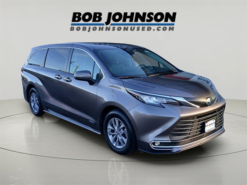 Used 2021 Toyota Sienna XLE Minivan/Van