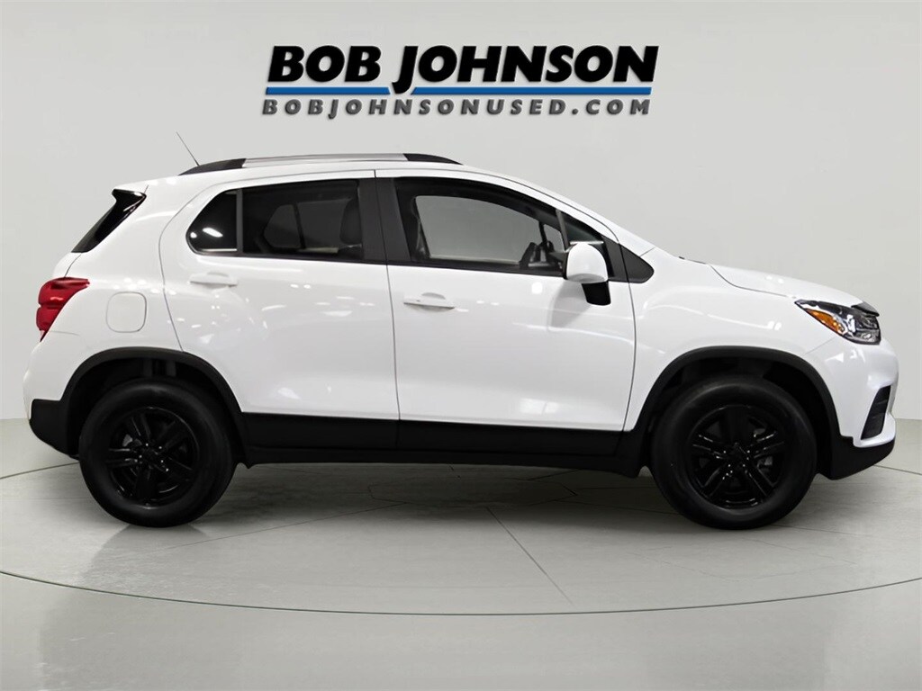2022 Chevrolet Trax LT photo 2