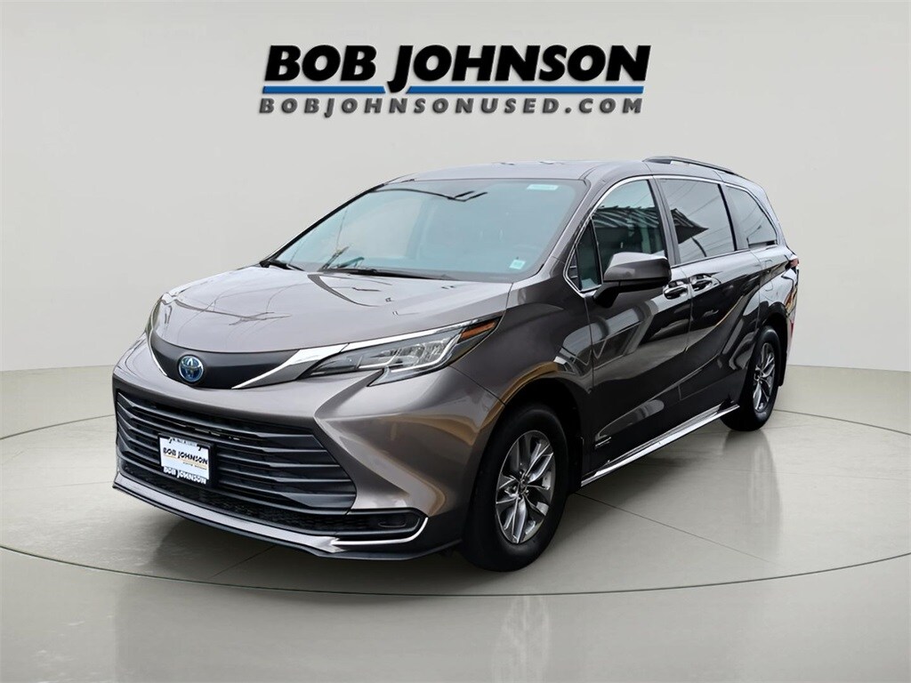 Used 2021 Toyota Sienna LE Minivan/Van