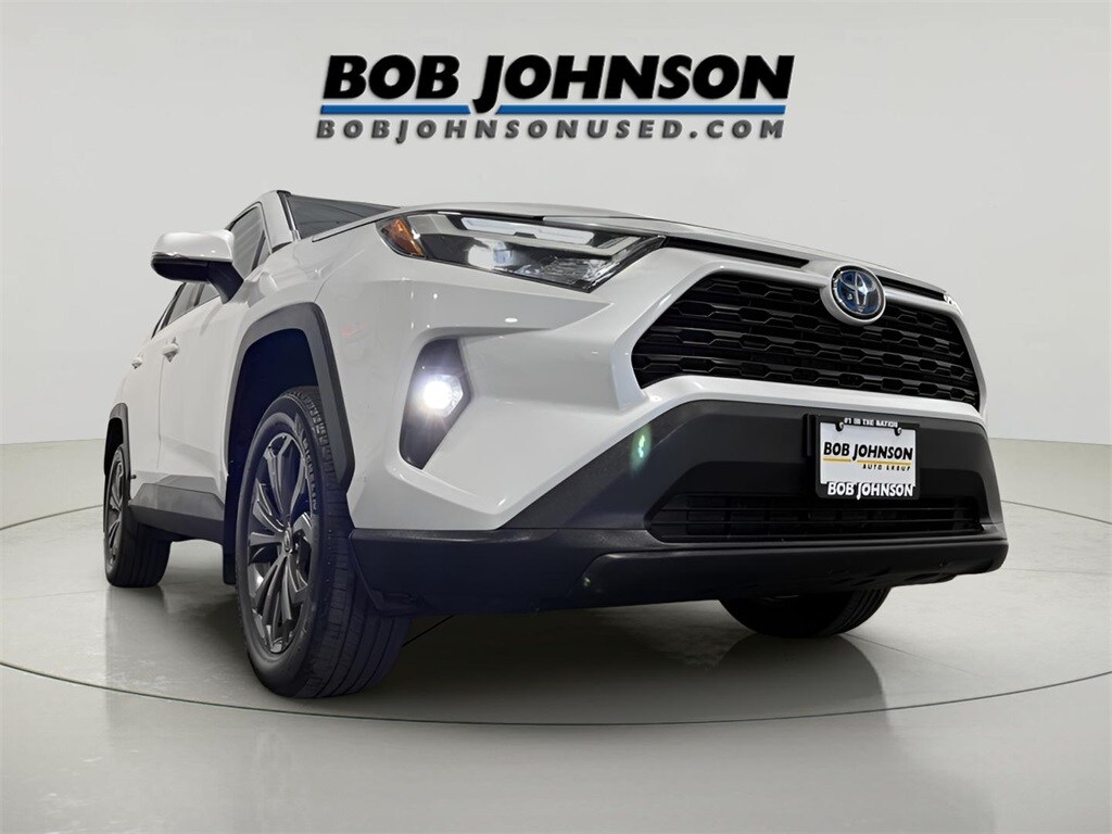2024 Toyota RAV4 Hybrid XLE Premium photo 3