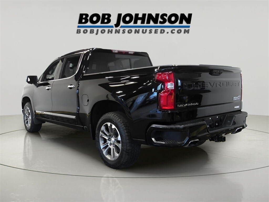 2023 Chevrolet Silverado 1500 High Country photo 2