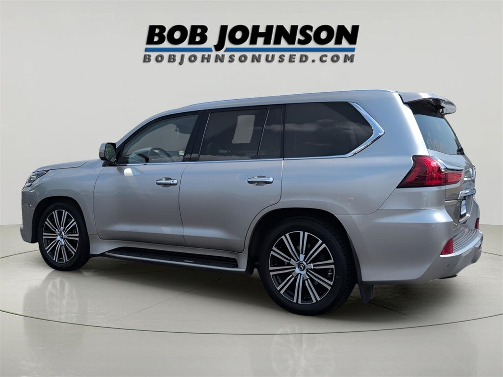 2019 Lexus LX 570 photo 4