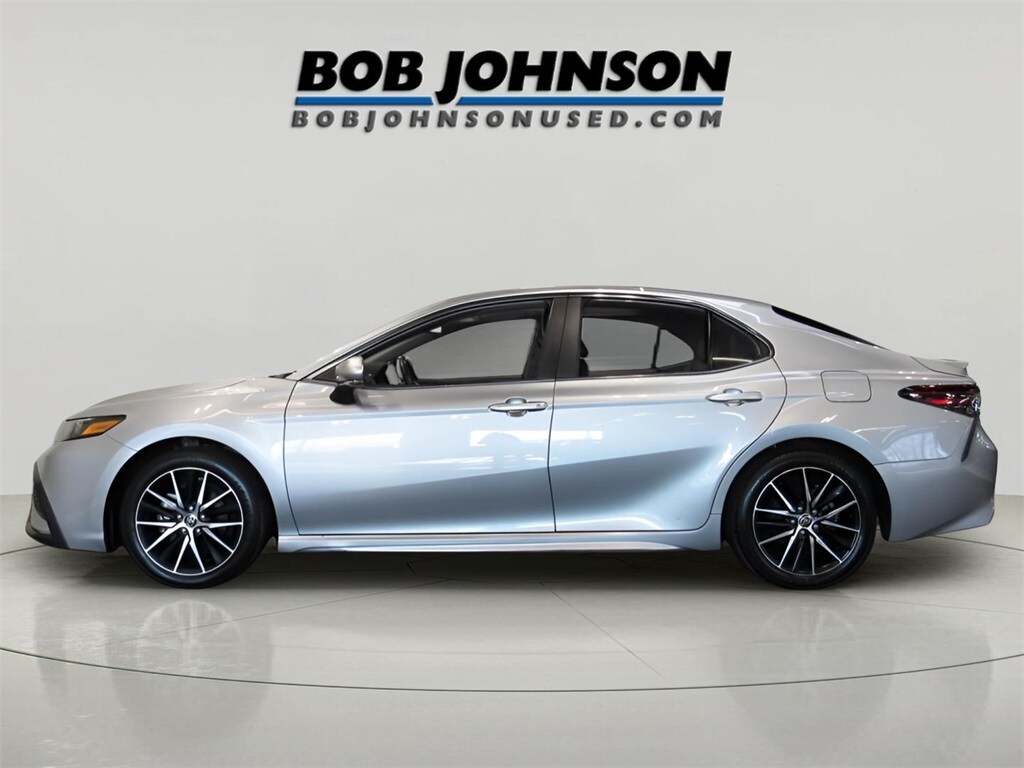 2023 Toyota Camry SE photo 4