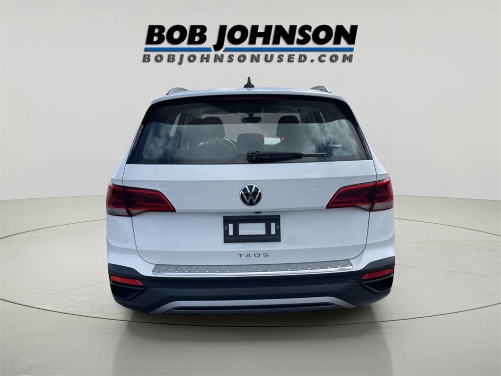 2023 Volkswagen Taos S photo 3