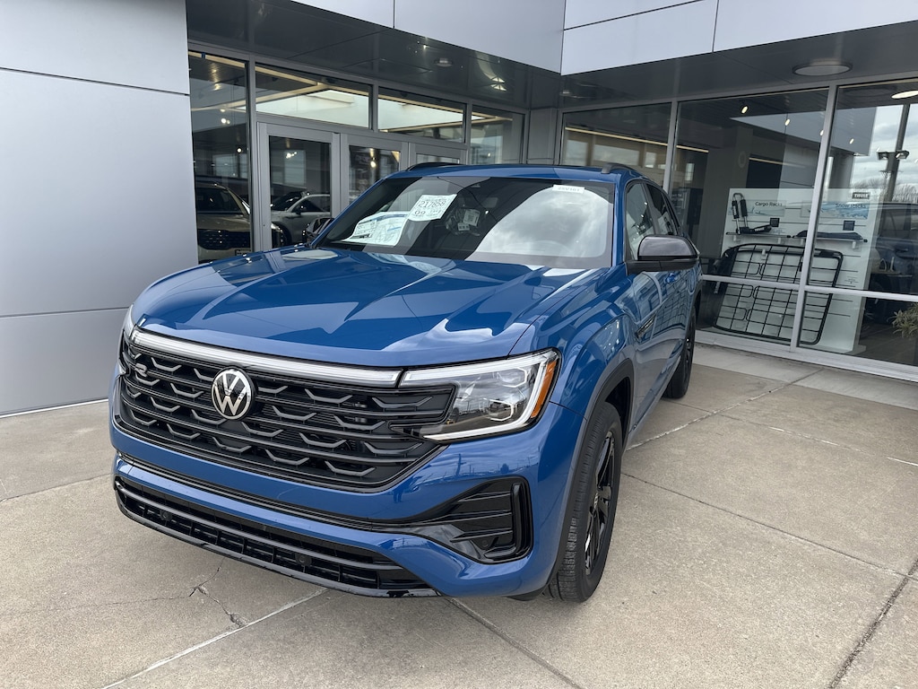 New 2025 Volkswagen Atlas Cross Sport 2.0T SEL R-Line Black 2.0T SEL R-Line Black 4MOTION