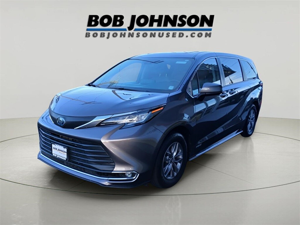 Used 2021 Toyota Sienna XLE Minivan/Van