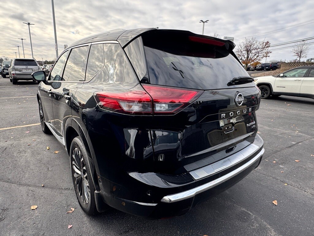 2025 Nissan Rogue Platinum photo 2