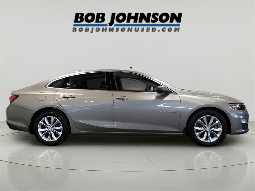 2022 Chevrolet Malibu 1LT photo 3