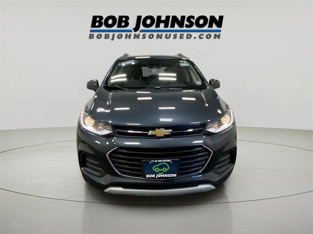 2022 Chevrolet Trax LT photo 2