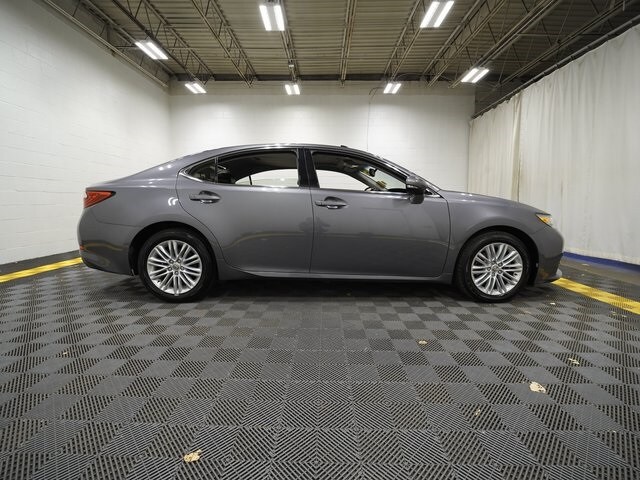 2015 Lexus ES 350 photo 3