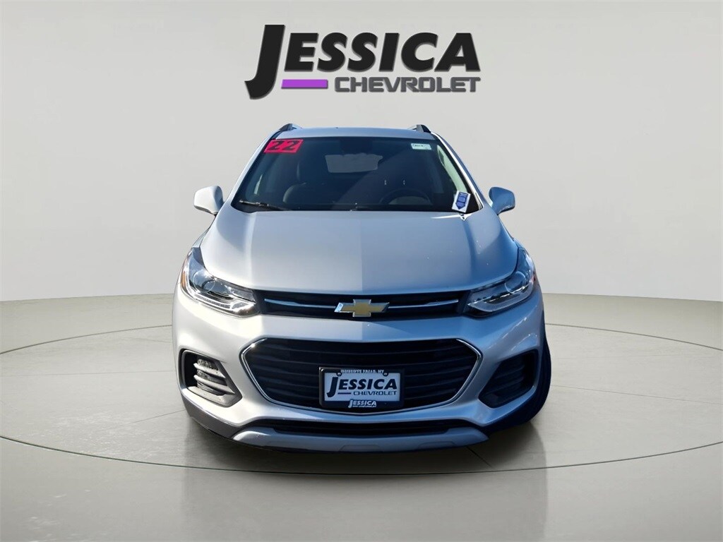 2022 Chevrolet Trax LT photo 2
