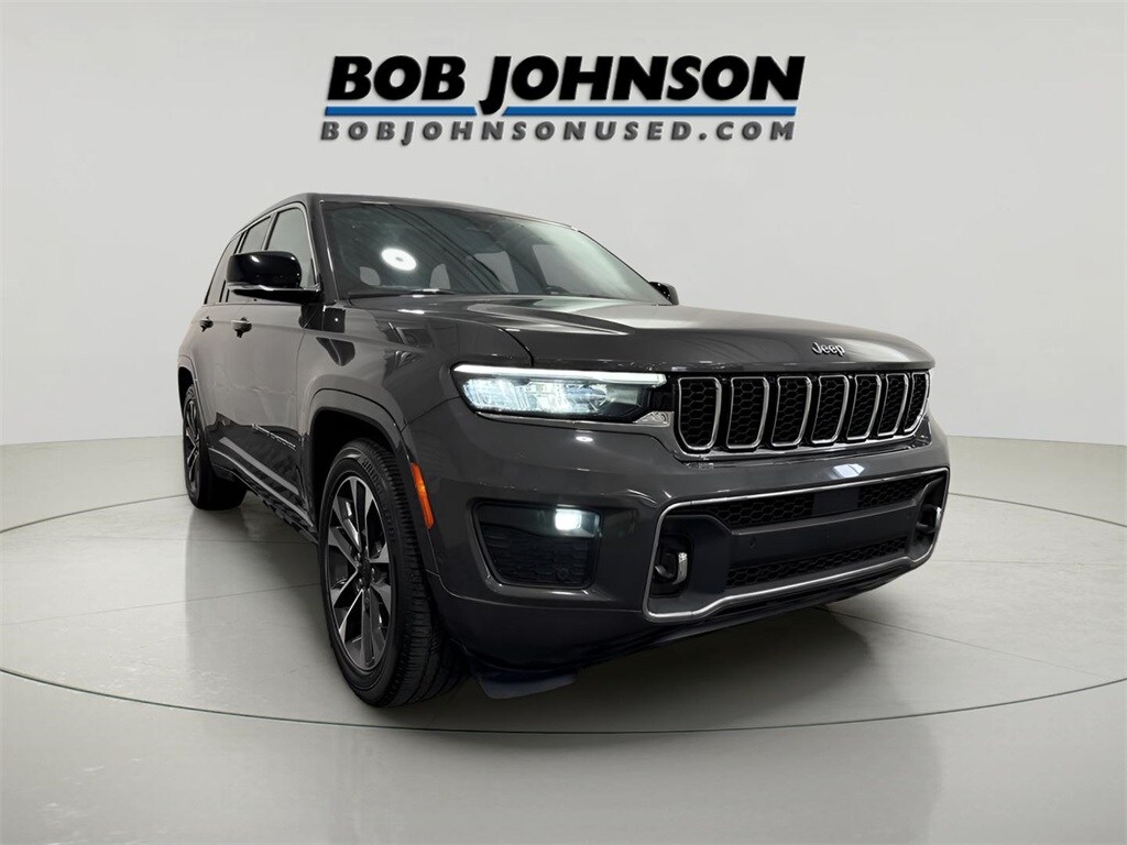 2022 Jeep Grand Cherokee Overland photo 2