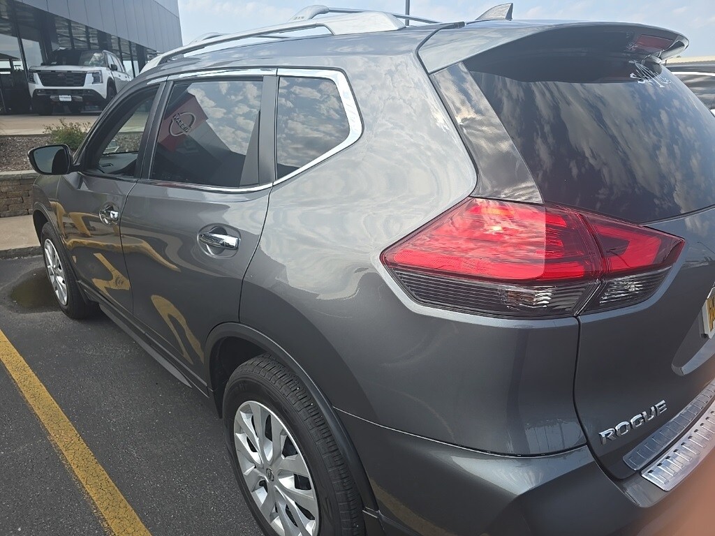 2017 Nissan Rogue S AWD photo 2