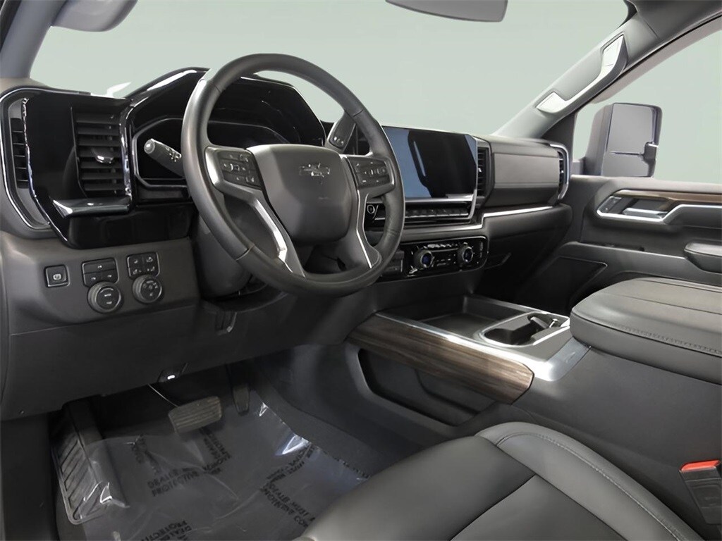 2025 Chevrolet Silverado 2500HD LT photo 4