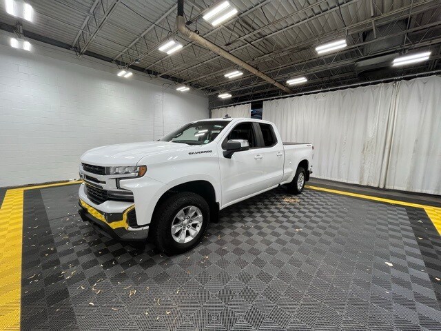 2021 Chevrolet Silverado 1500 LT photo 3