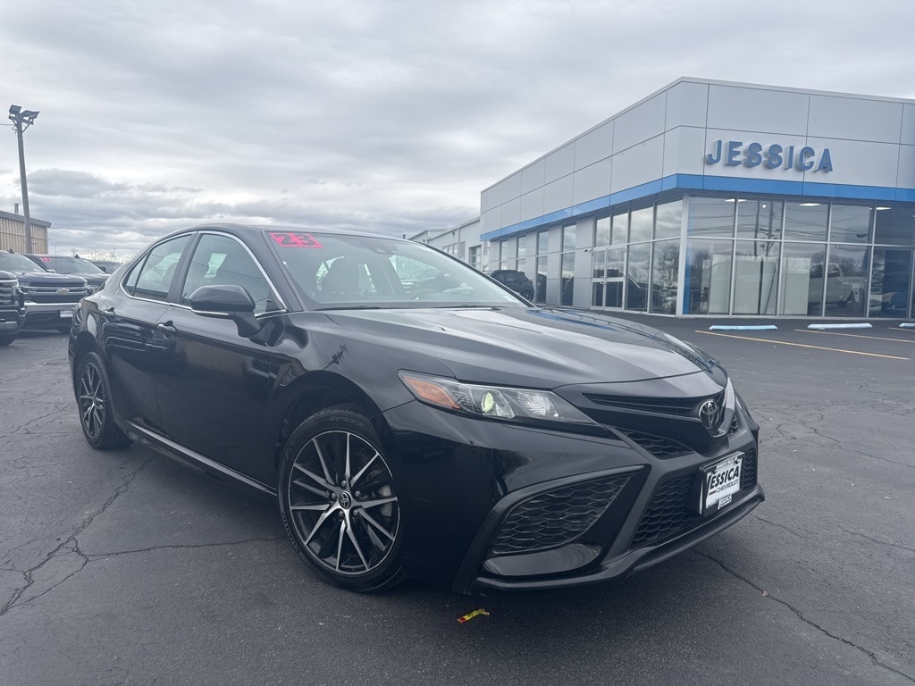 Used 2023 Toyota Camry SE Sedan