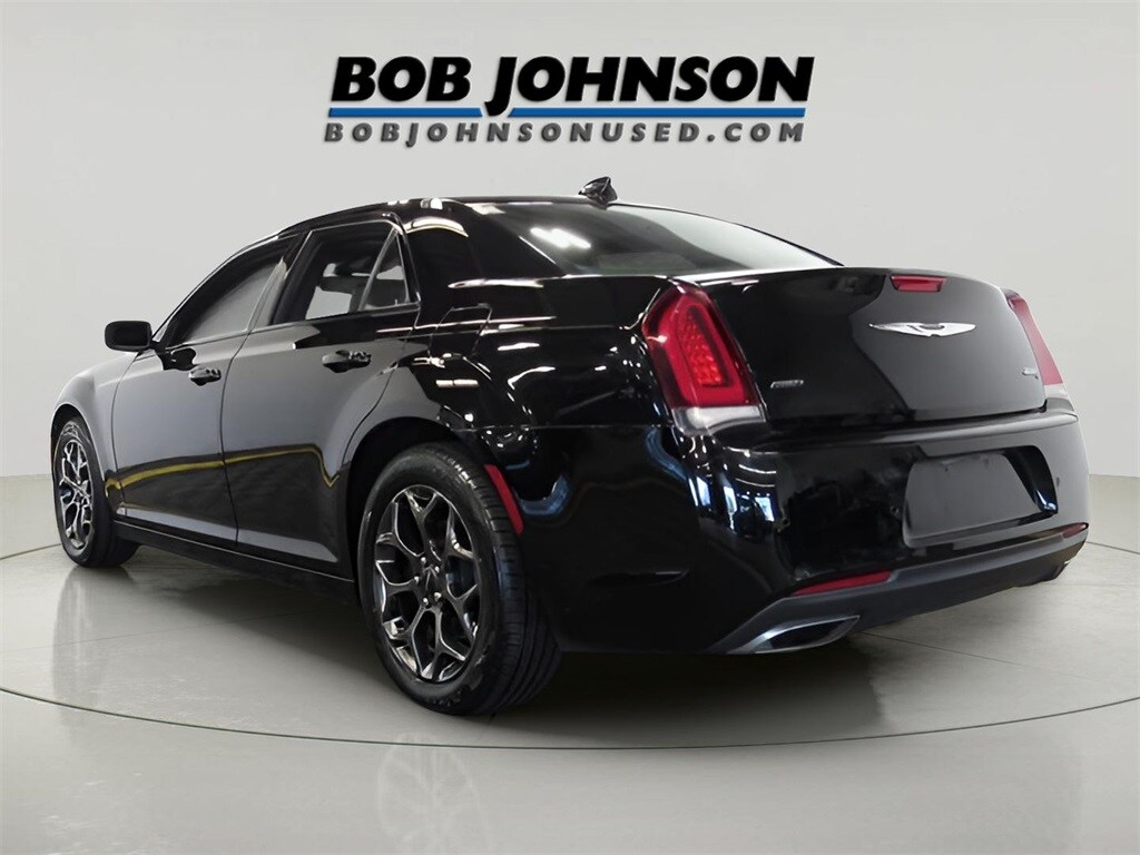 2018 Chrysler 300 S photo 2