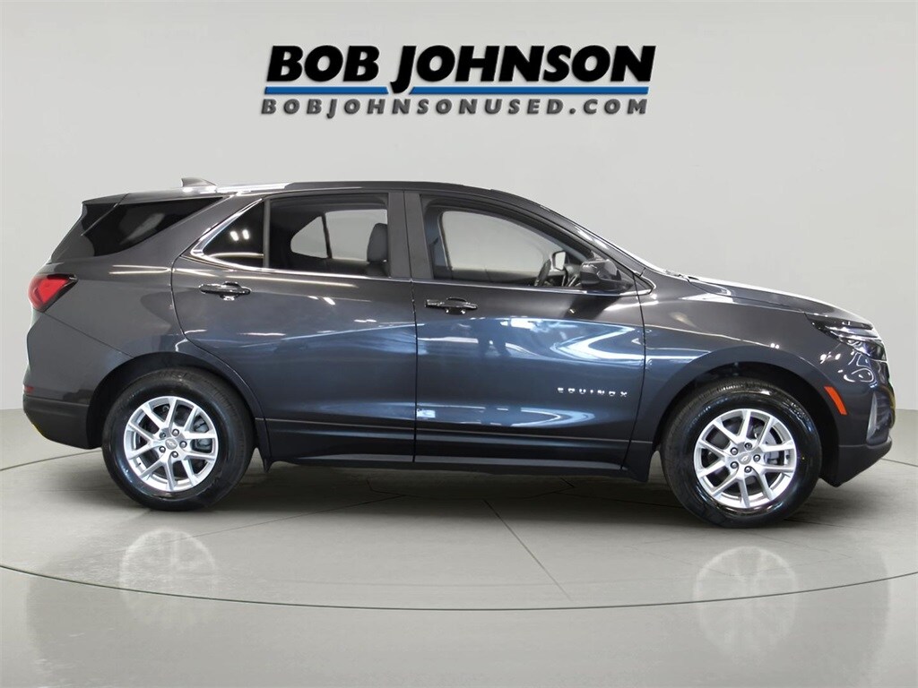 2022 Chevrolet Equinox LT photo 3