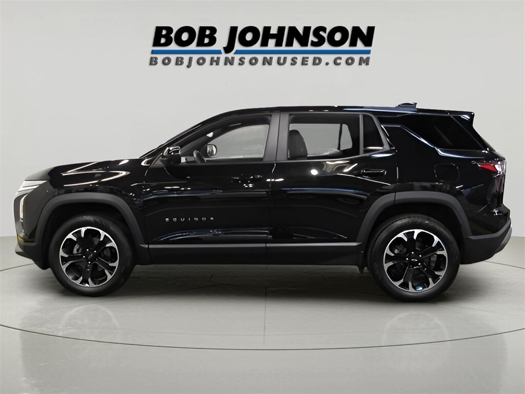 2025 Chevrolet Equinox LT photo 3