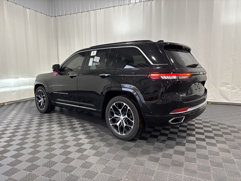 2024 Jeep Grand Cherokee Summit photo 2