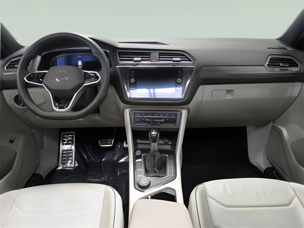 2022 Volkswagen Tiguan SEL Premium R-Line photo 2