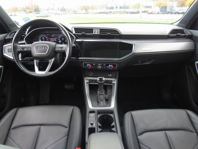 2024 Audi Q3 45 TFSI S line Premium photo 2