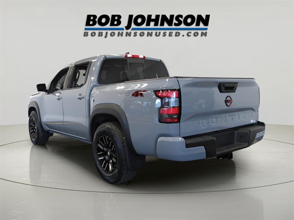 2022 Nissan Frontier Crew Cab S photo 2