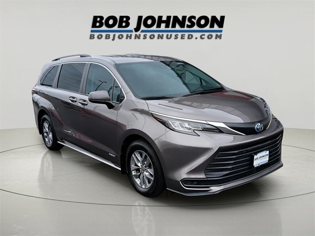 Used 2021 Toyota Sienna LE Minivan/Van