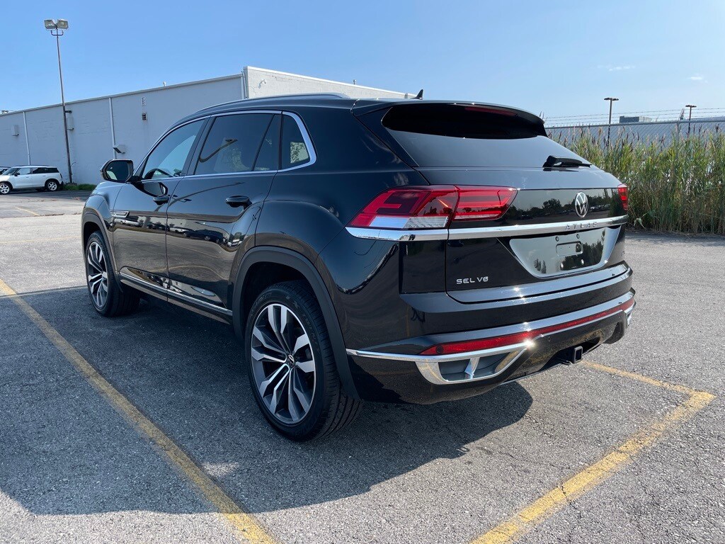 2021 Volkswagen Atlas Cross Sport V6 SEL R-Line photo 3