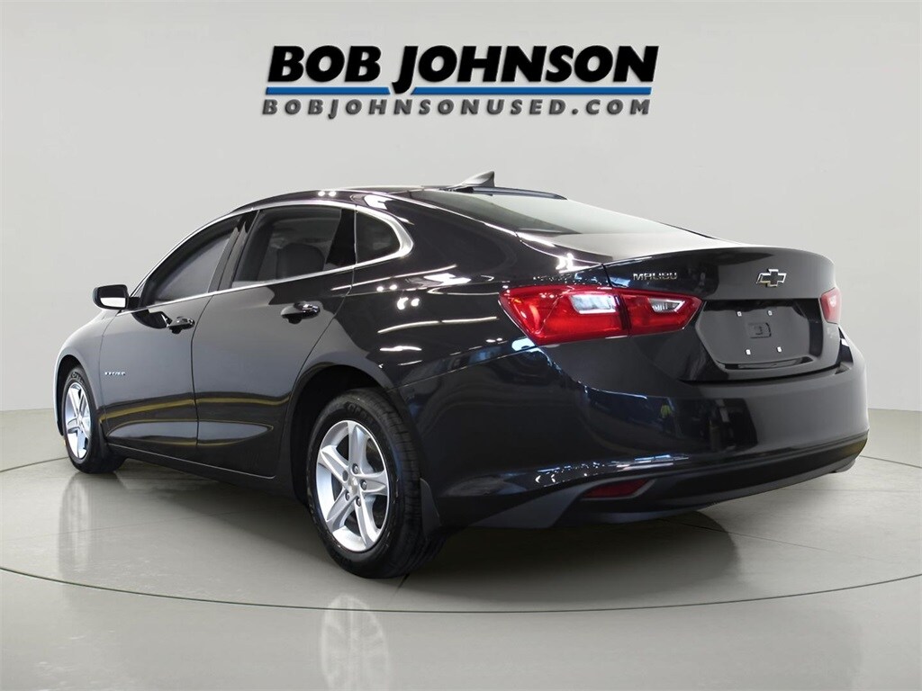 2022 Chevrolet Malibu LS photo 2