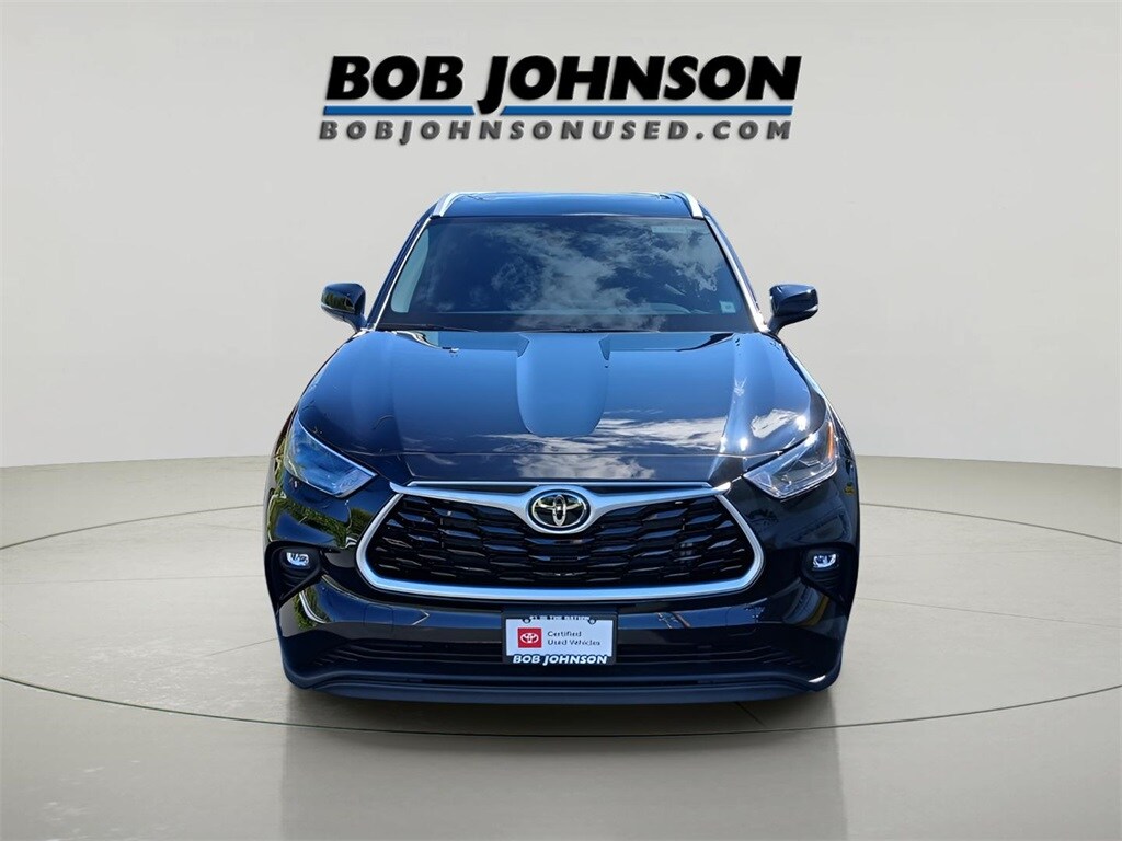 2022 Toyota Highlander XLE photo 2