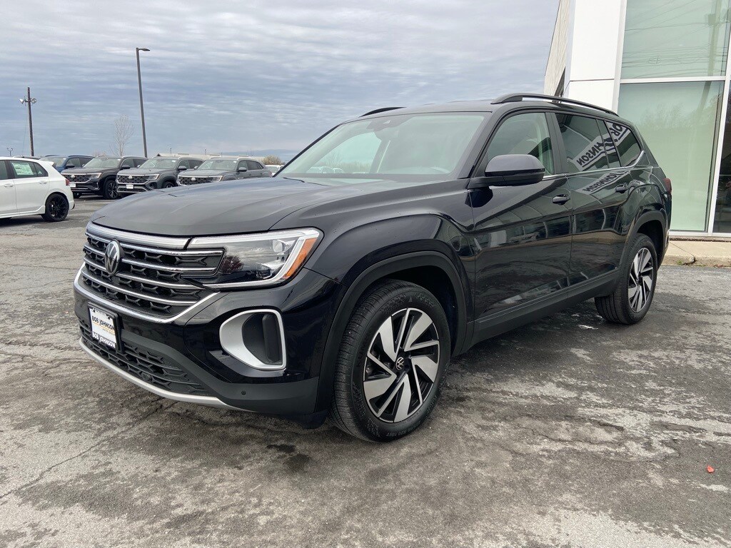 Used 2025 Volkswagen Atlas 2.0T SE w/Technology SUV