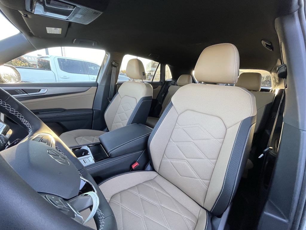 New 2025 Volkswagen Atlas Cross Sport 2.0T SE w/Technology 2.0T SE w/Technology 4MOTION