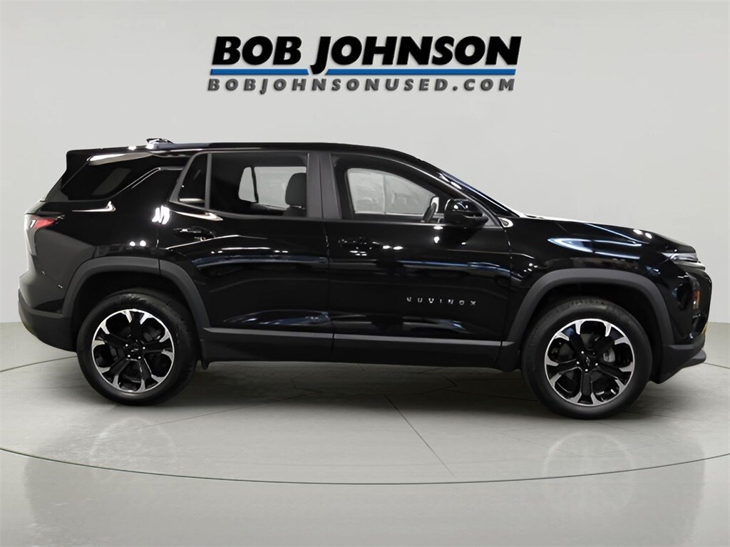 2025 Chevrolet Equinox LT photo 2