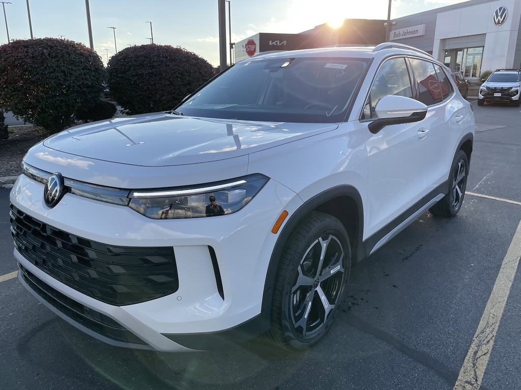 New 2025 Volkswagen Tiguan SE 2.0T SE 4MOTION