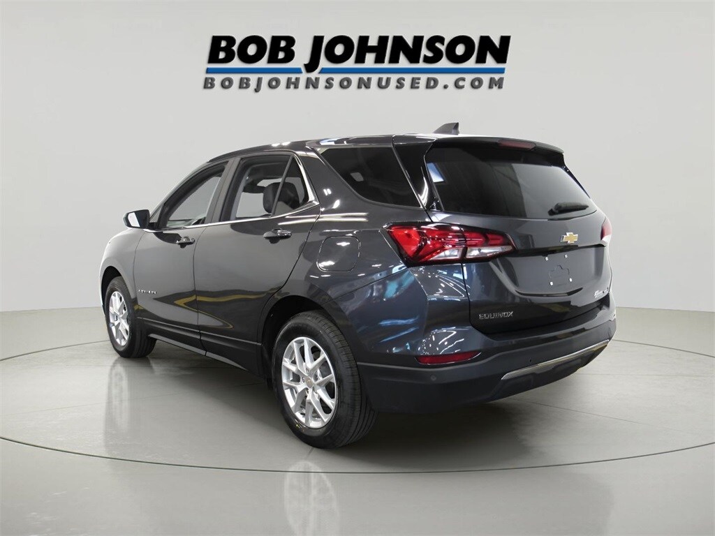 2022 Chevrolet Equinox LT photo 2
